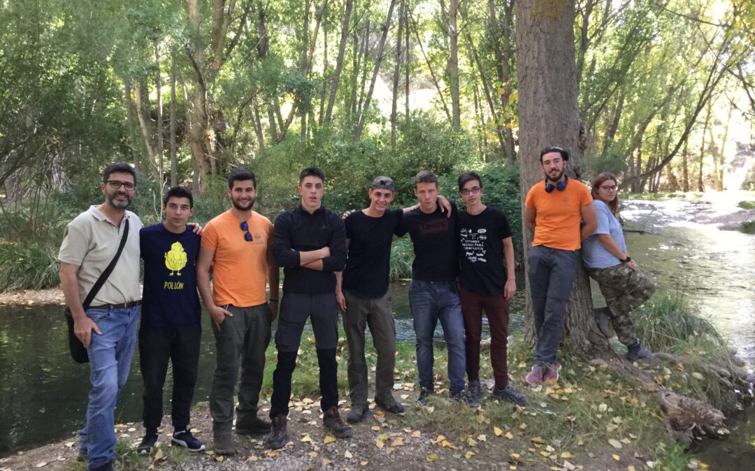 La Malvesía complementa su formación con clases prácticas en los bosques de Teruel