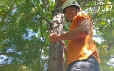 Los alumnos de la EFA La Malvesía aprenden en el proyecto “Smart Green Indus Park” a construir “viviendas” para la conservación de insectos